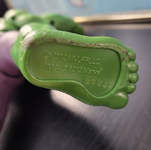 Incredible Hulk Talking Large 10" Action Figure Green Marvel  2012 - Picture 3 of 3